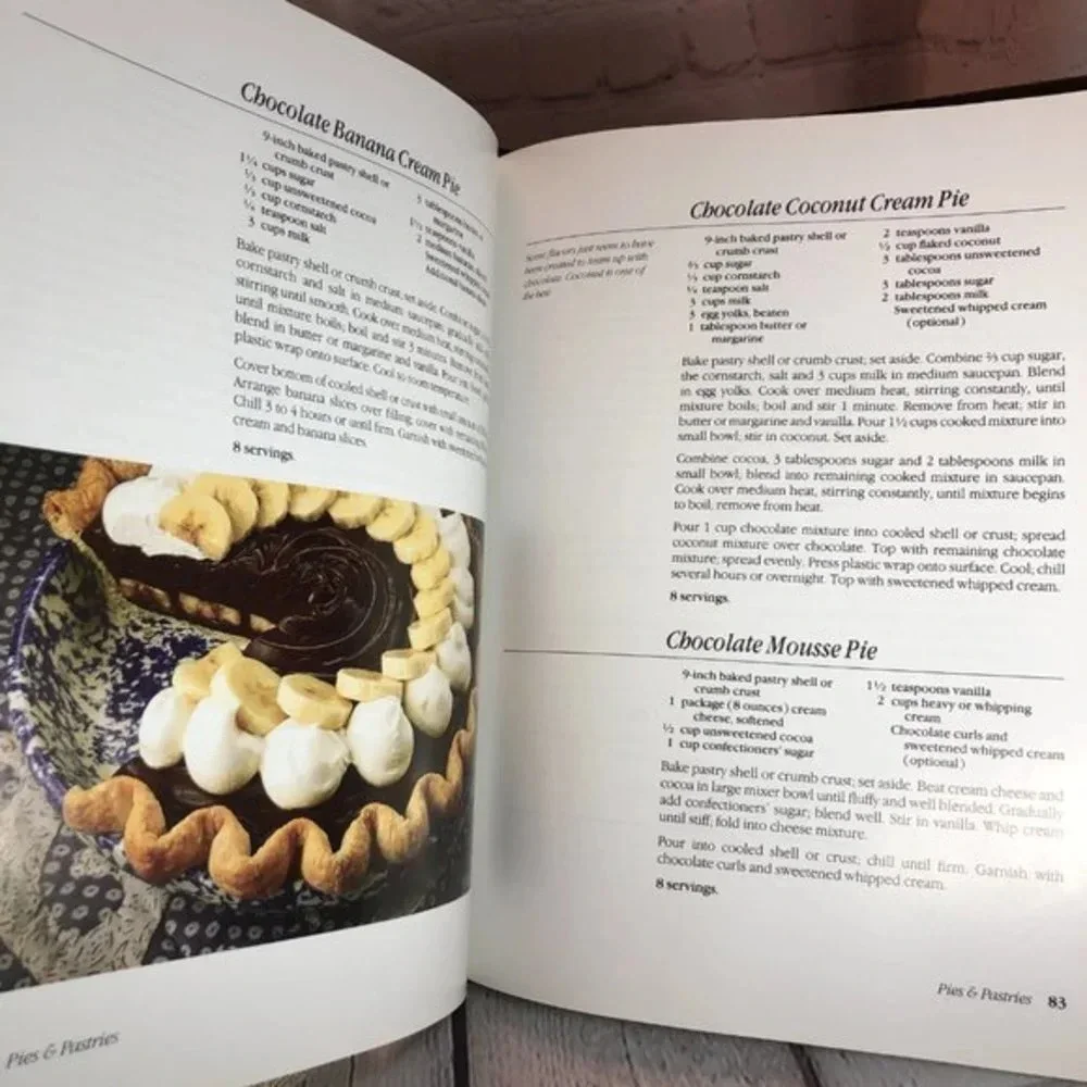 Vintage 1984 HERSHEY'S CHOCOLATE TREASURY cookbook chocolate lover